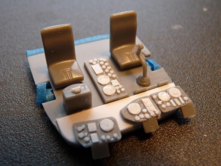 doplnený reliéf na palubné dosky