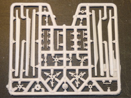 Za povšimnutie stojí precíznosť oddelenia dielov od rámčeka...