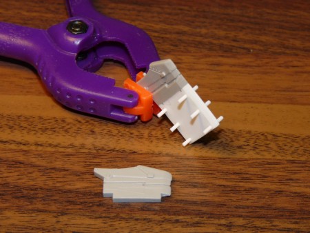 Stroje s trojicami závesníkov používali vertikálny nosič na 6 rakiet 9M12 Ataka-V