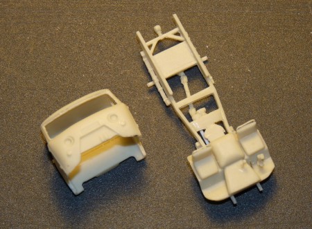 Kabína chcela vcelku hodne brúsenia, niektoré detaily radšej nahradené drôtikmi