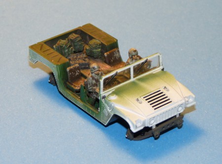 Pod mrežu nad chladič som umiestnil doštičku, nakoľko pôvodne tade presvitalo z každého smeru.