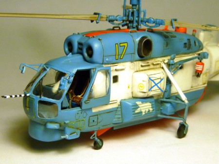 V zadnej časti vidno vetrancie otvory doplnené sieťkou