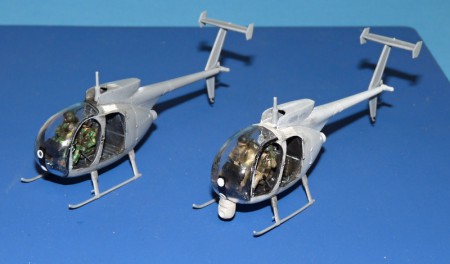 Dvojičky zatiaľ veľmi podobné. AH-6j už má "inštalovaný" FLIR