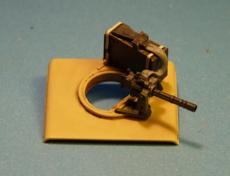 M134 s veľkokapacitným zásobníkom. Popruhy sú z Pb drôtu