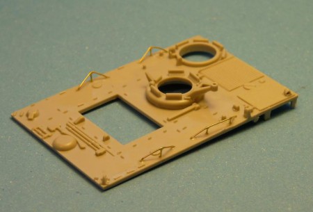 Madlá z drôtu nahradzujúce plastové imitácie. Odvŕtaný výfuk a upevňovacie oká