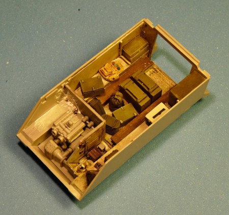 Vezená bagáž pre Chinook  - hlavne zásobníky pre 20mm kanóny