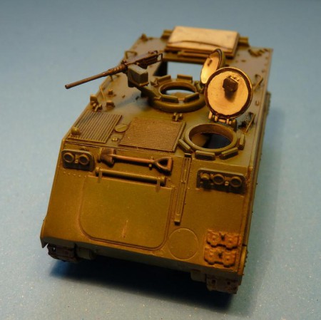 Periskop vodiča vybrúsený z rámčeka z číreho plastu. Pôvodne bol v poklope len otvor :) 