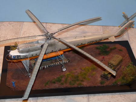 Priemer rotora necelých 50 cm a dĺžka s rotorom skoro 60 cm - v mierke 1:72!