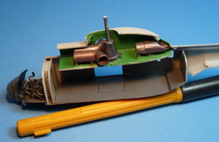 podivne prázdny trup - ako pod stropom, tak i nad nim...