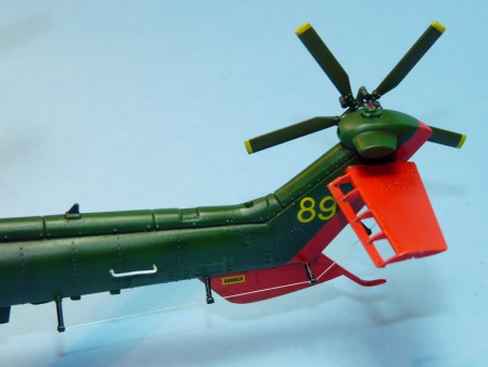 anténa nahradená pružným lankom - pôvodná by mala hrúbku lešenárskej trubky...